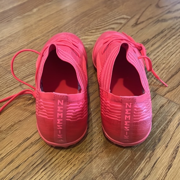 Indoor soccer cleats. For small feet. Very narrow - Picture 2 of 3